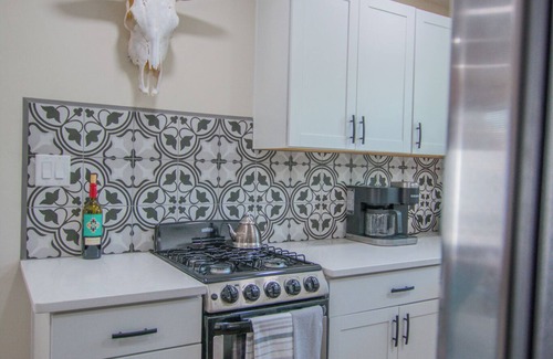 Pueblo Alto Apartamento | This apartment is a 0 bedroom(s), 1 bathrooms, located in Albuquerque, NM.