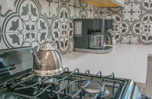 Pueblo Alto Apartamento | This apartment is a 0 bedroom(s), 1 bathrooms, located in Albuquerque, NM.