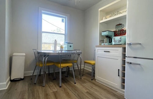 Turner Park Apartamento | Route 66, walk to Tulsa Expo Square and TU, Pet friendly duplex