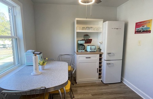 Turner Park Apartamento | Route 66, walk to Tulsa Expo Square and TU, Pet friendly duplex