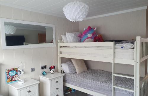 Arnold Casa | Routh 2-Bed Luxury Lodge Hot Tub & Lake View