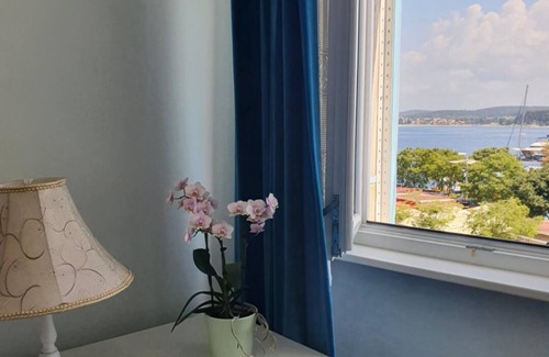 Rovinj Apartamento | Rovinj Central Sea View Apartment Casa Bella, frente al mar, perfecto para largas estancias.