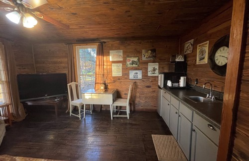 Hartsfield Cabaña | Row Cottages Mossy Oak Cottage