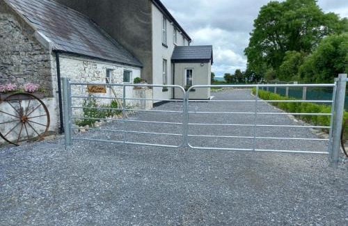 Farranfore Casa | Rowan House Holiday Home by Trident Holiday Homes