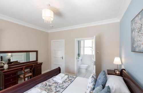 Cupar Casa | Rowan Tree Cottage with Hot Tub
