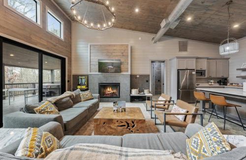 Broken Bow Casa | Rowdy Creek Pines Retreat & Hot Tub