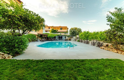 Malevizi Hotel | Roxani Hotel