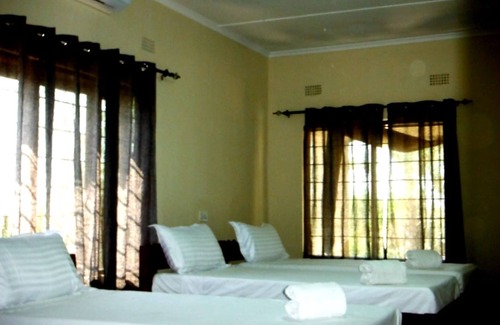 South Luangwa National Park Cabina | Royal South Luangwa Safaris Lodge