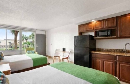 Historic Downtown Kissimmee Hotel | Royal 8 Wonderful Apart/Hotel With Pool