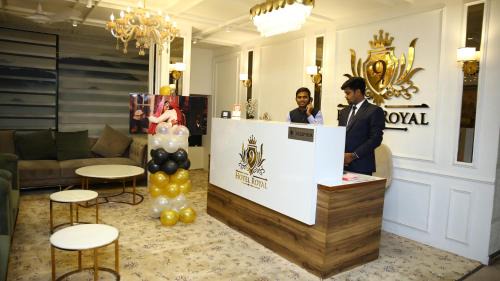 Meerut Cama Y Desayuno | Royal 9 hotel & Banquet