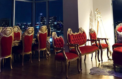Uptown Apartamento | Royal and romantic skyrise in the Galleria Houston area