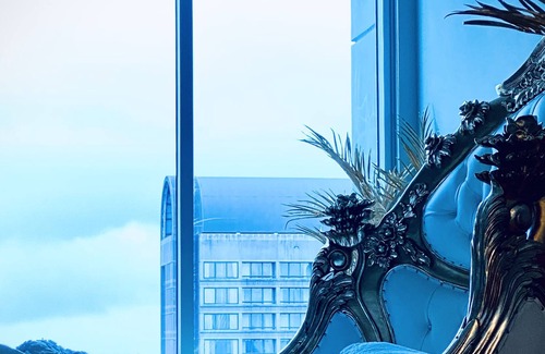 Uptown Apartamento | Royal and romantic skyrise in the Galleria Houston area