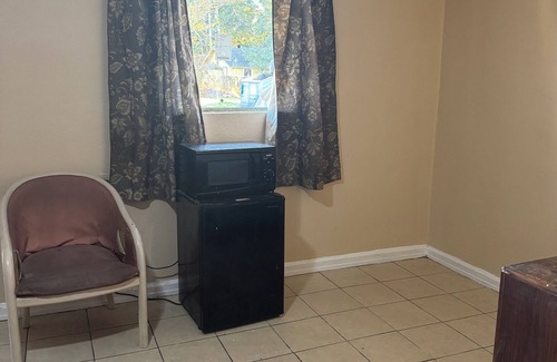 South Pensacola Hotel | Royal Arms Motel