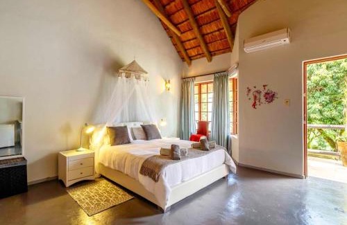 Hazyview Cabina | Royal Bakoena Hamiltonparks Country Lodge