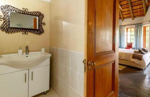 Hazyview Cabina | Royal Bakoena Hamiltonparks Country Lodge