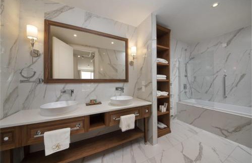 Babin Kuk Hotel | Royal Blue Hotel