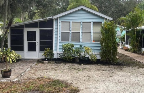 Laurel Casa | Royal Coachman Resort in Nokomis, FL. 25 minute drive from Sarasota Airport.