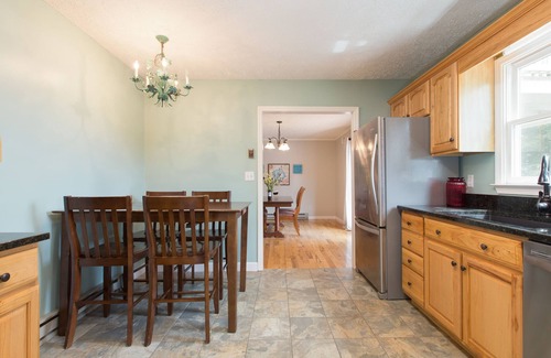 Royal Pines Casa | Royal Cottage Mountain Views, Deck & Close to Downtown AVL, Dog Friendly