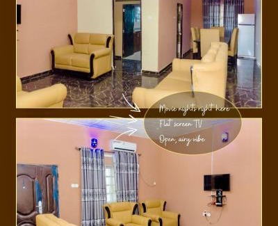 Benin City Apartamento | Royal Guests Holiday Lets - A Modern 2-Bedroom Apartment with balcony, 24H CCTV, perfect for families, business or leisure