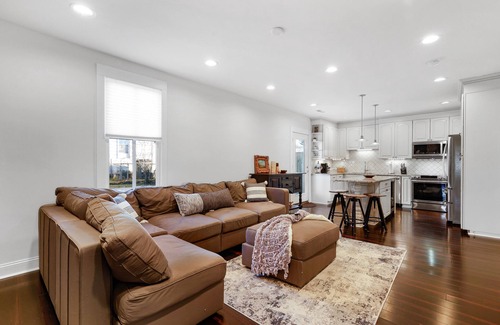 Leesburg's Old and Historic District Cabaña | Royal Heritage Home @ Historic Leesburg