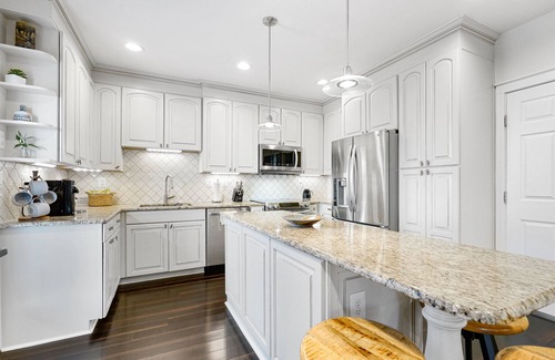 Leesburg's Old and Historic District Cabaña | Royal Heritage Home @ Historic Leesburg