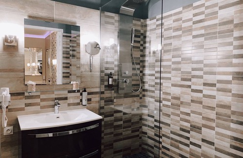 Nimes City Centre Hotel | Royal Hotel