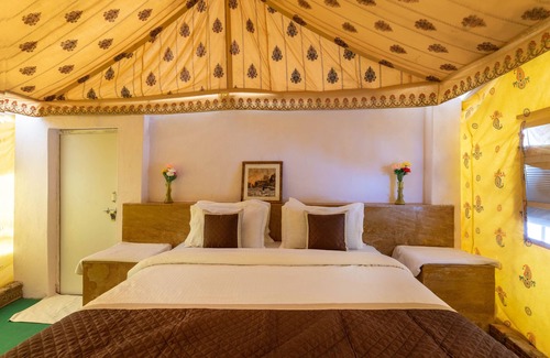 Sam Cabina | Royal Jaisalmer Resort with Swimming Pool