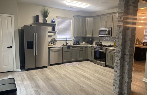 Hampton Casa | Royal King&Queen bed Luxury Resort 5 mins to beach