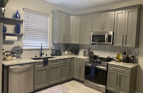 Hampton Casa | Royal King&Queen bed Luxury Resort 5 mins to beach