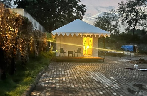 Jhusi Cabaña | Royal Kumbh Tents Prayagraj