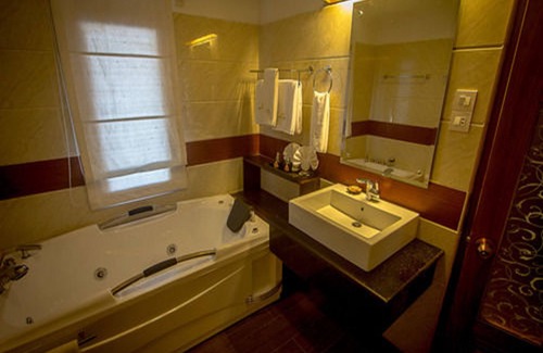 Nyaungshwe Hotel | Royal Nadi Resort