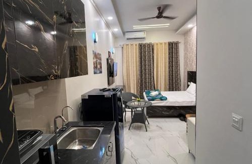 Greater Noida Apartamento | Royal Orbit studio