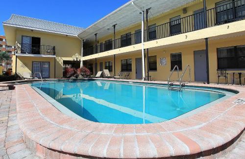 Redington Beach Apartamento | Royal Orleans 111