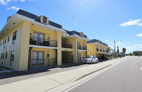Redington Beach Apartamento | Royal Orleans 111