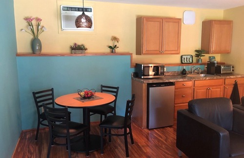 Hakalau Cabaña | Royal Palm Cottage / Sauna / Akaka Falls / Private Lanai