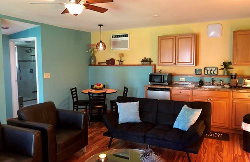 Hakalau Cabaña | Royal Palm Cottage / Sauna / Akaka Falls / Private Lanai