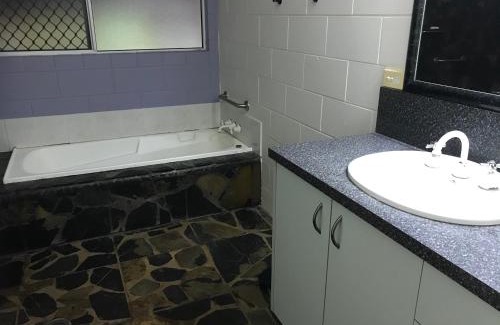 Mission Beach Casa | Royal Palm Cottage, Entire two bedroom 2 bathroom house with Pool