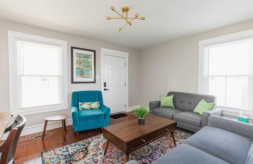 Mosby Apartamento | Royal Respite Green Kings and Grey Queens Hideaway!