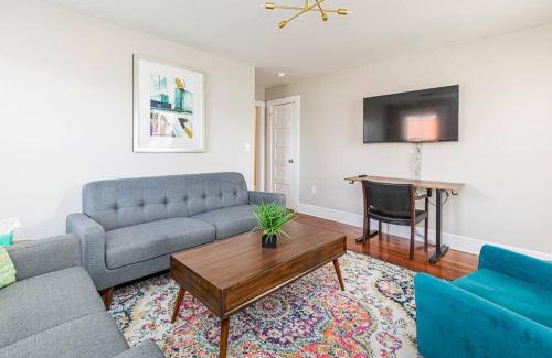 Mosby Apartamento | Royal Respite Green Kings and Grey Queens Hideaway!