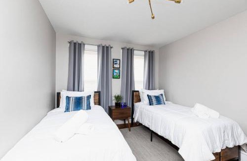 Mosby Apartamento | Royal Respite Green Kings and Grey Queens Hideaway!