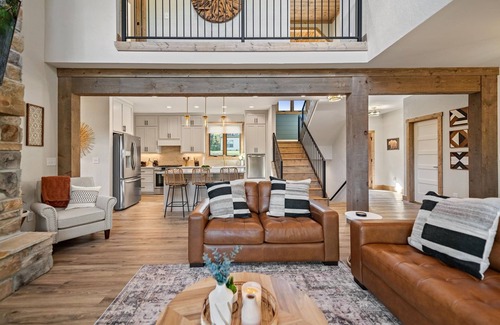 East Ellijay Casa | Royal Retreat - Brand New, Luxury, Mountain View, 4 Bedrooms, All En Suites!