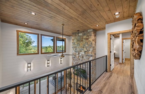 East Ellijay Casa | Royal Retreat - Brand New, Luxury, Mountain View, 4 Bedrooms, All En Suites!
