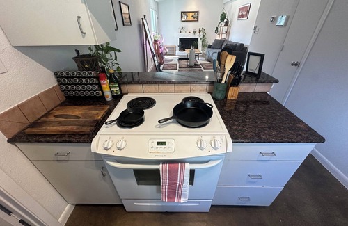 Parker Lane Casa | Royal Retreat – Luxe 2BR 5 mins to Downtown
