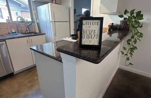 Parker Lane Casa | Royal Retreat – Luxe 2BR 5 mins to Downtown