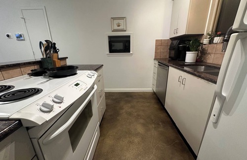 Parker Lane Casa | Royal Retreat – Luxe 2BR 5 mins to Downtown