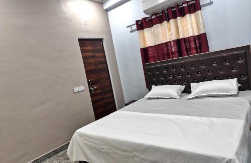 Varanasi Nagar Nigam Apartamento | Royal Rudraksh Palace