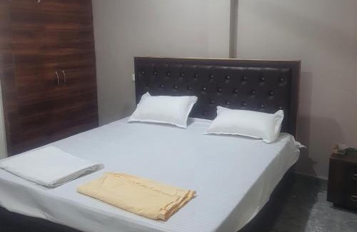 Varanasi Nagar Nigam Apartamento | Royal Rudraksh Palace