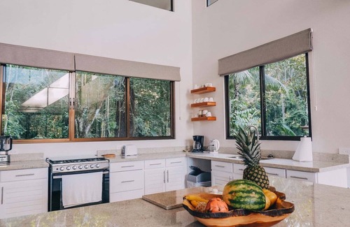 Dominicalito Casa | Royal Sabitha, Private Luxury Jungle Oasis w/pool & yoga deck! 5min from Surf! Dominical
