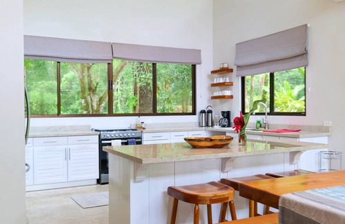 Dominicalito Casa | Royal Sabitha, Private Luxury Jungle Oasis w/pool & yoga deck! 5min from Surf! Dominical