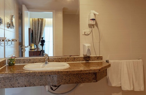 Corniche Road-Dahar Hotel | Royal Star Beach Resort